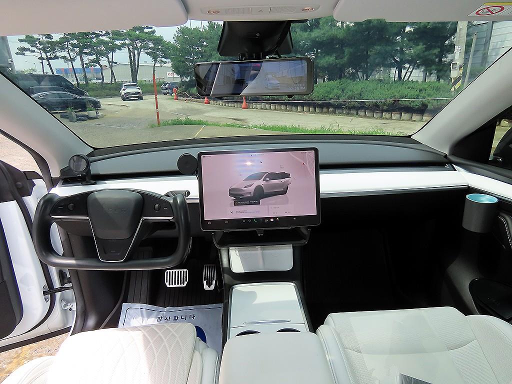 Tesla Model Y, 2023