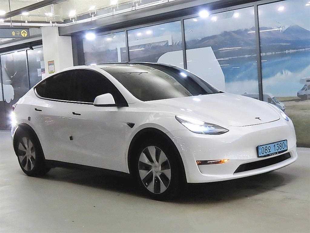 Tesla Model Y, 2021