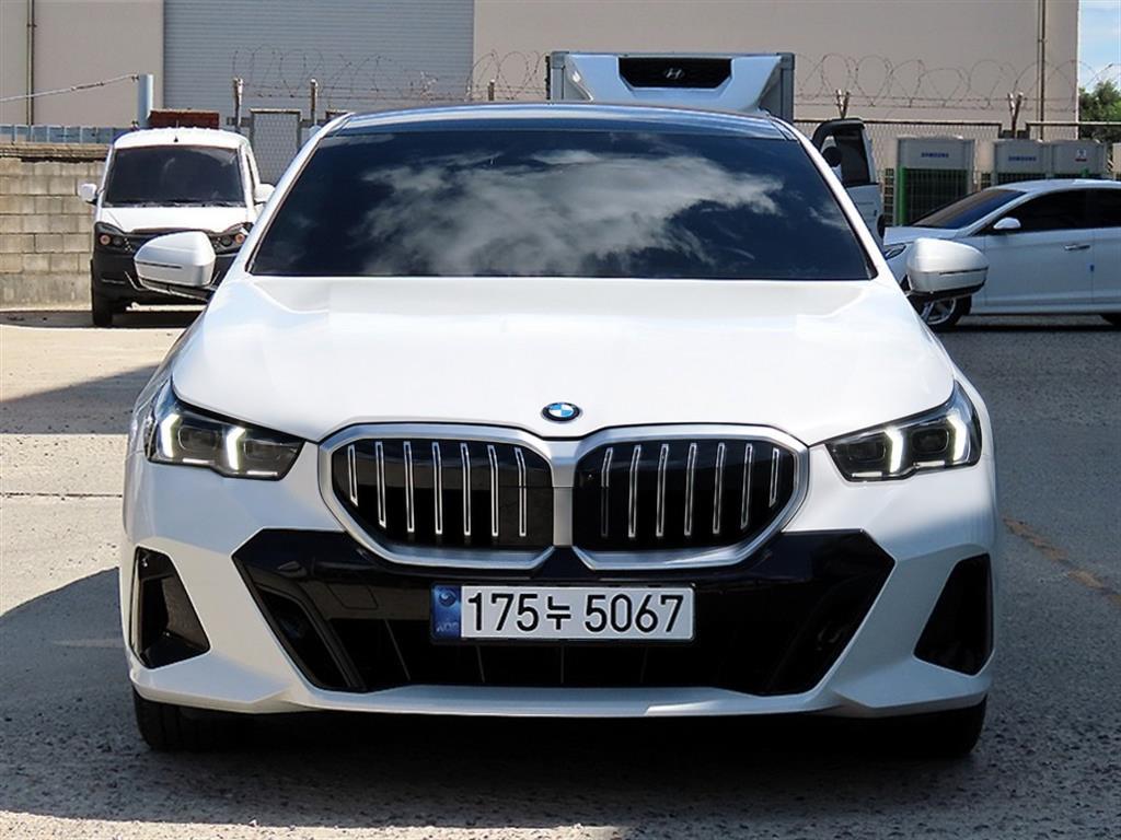 BMW 5-Series, 2025