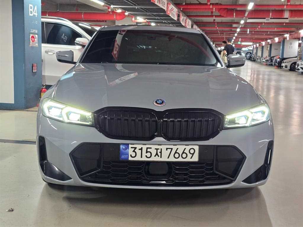 BMW 3-Series, 2023