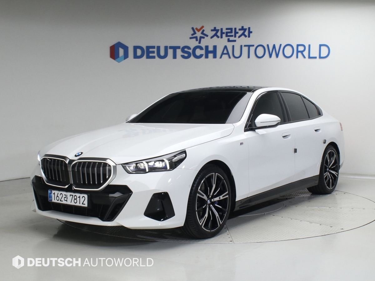 BMW 5-Series, 2025