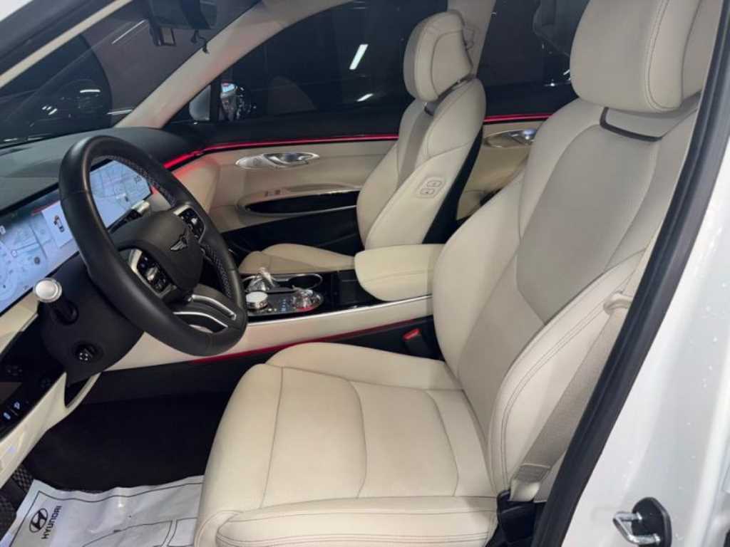 Genesis GV70, 2025