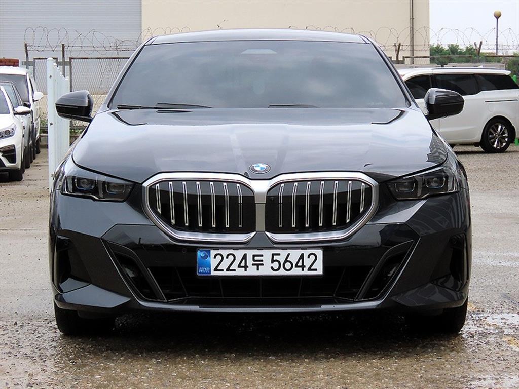BMW 5-Series, 2025
