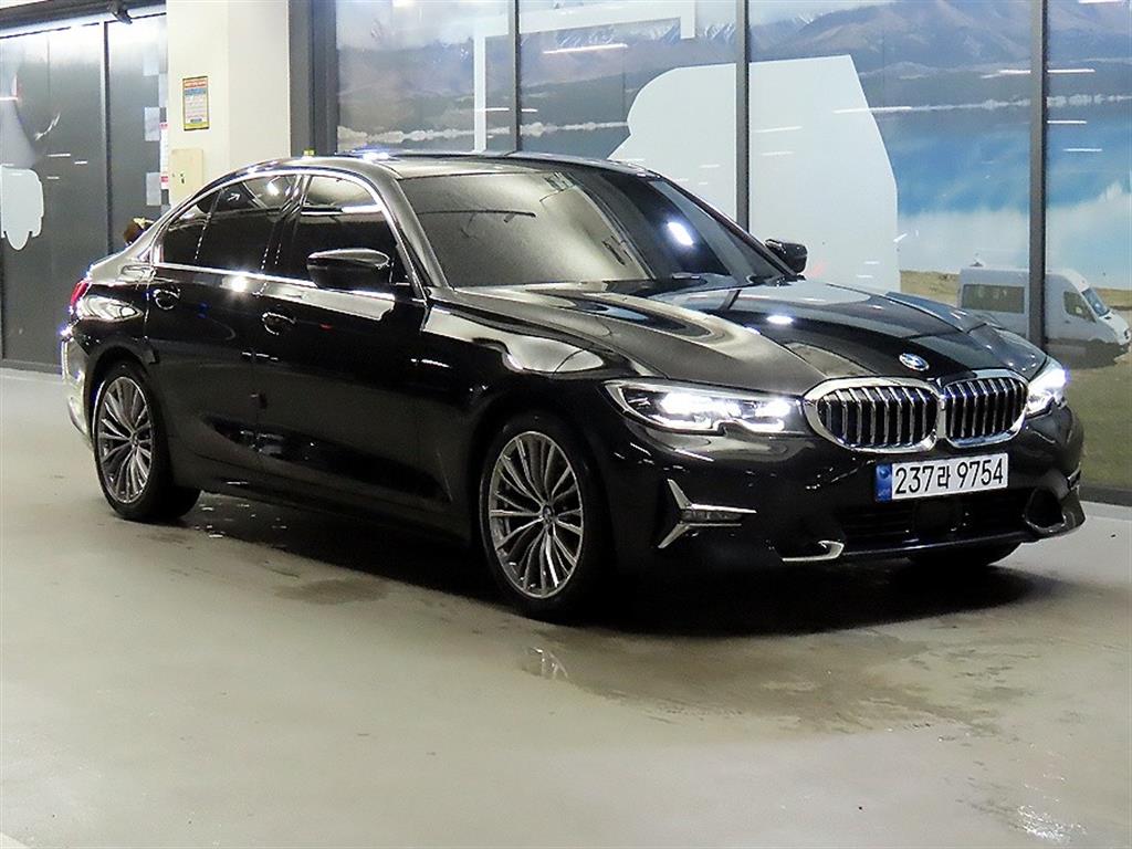 BMW 3-Series, 2022