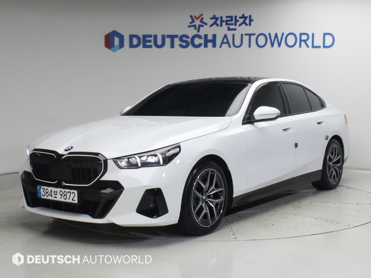 BMW 5-Series, 2026