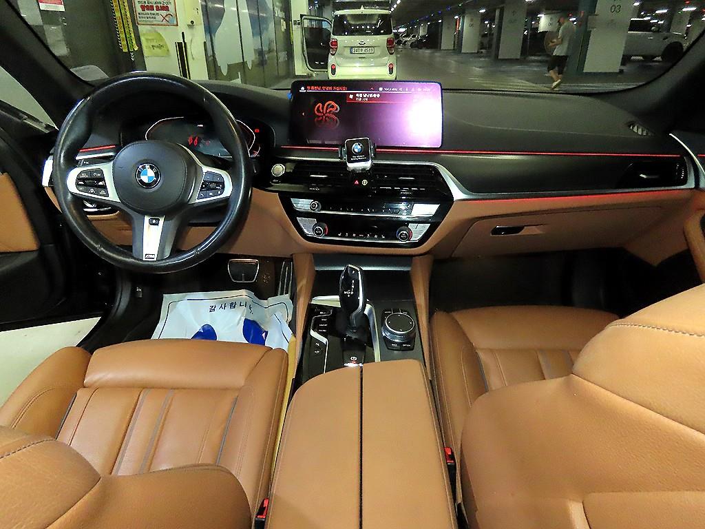 BMW 5-Series, 2021