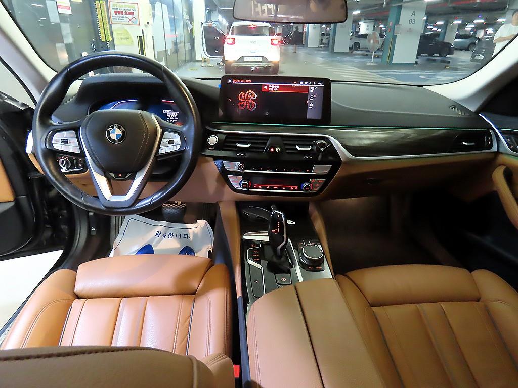 BMW 5-Series, 2021