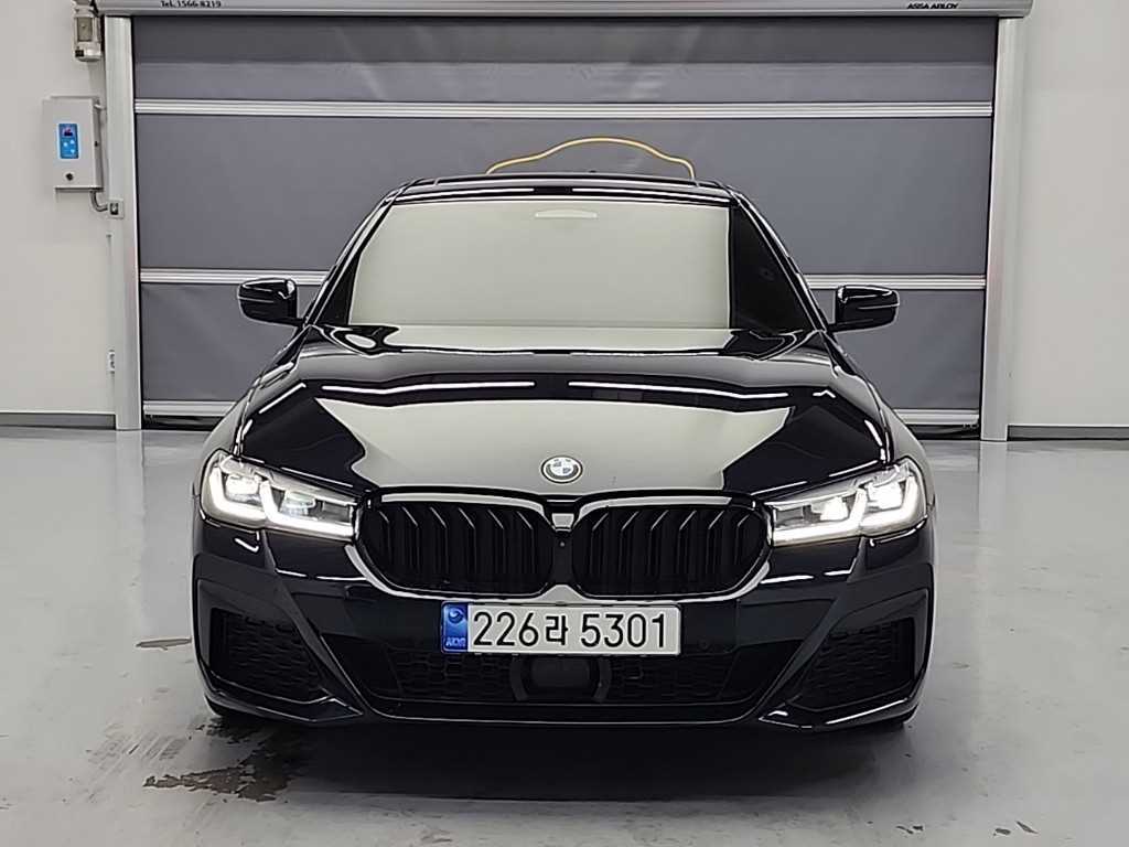 BMW 5-Series, 2023