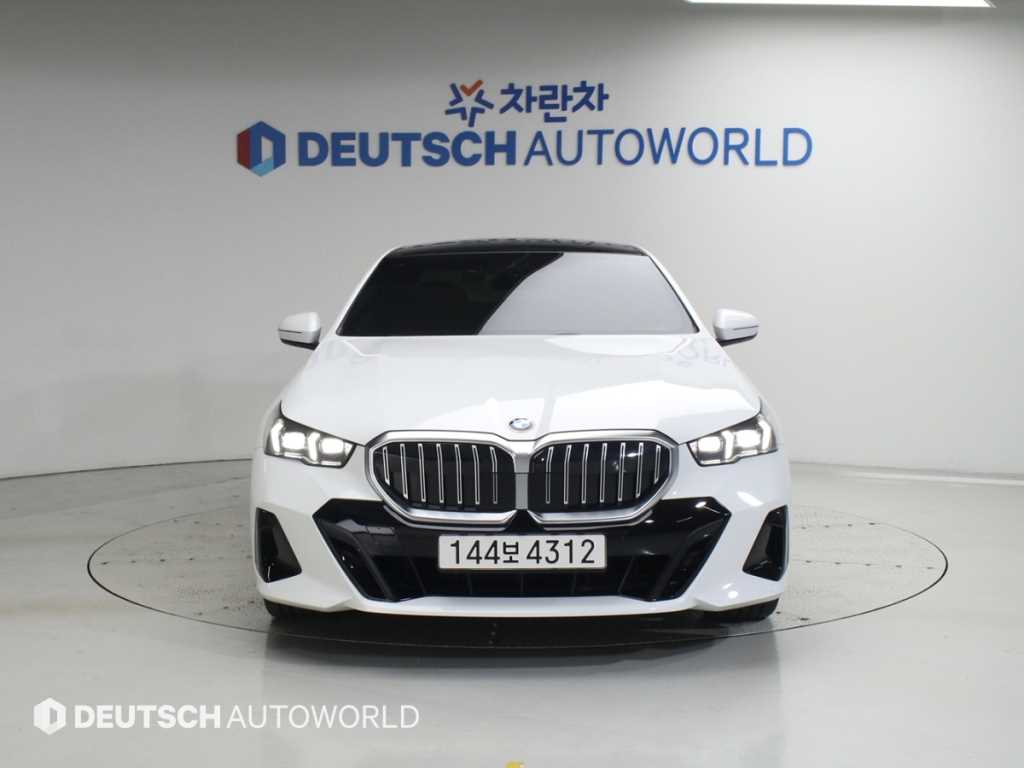 BMW 5-Series, 2025