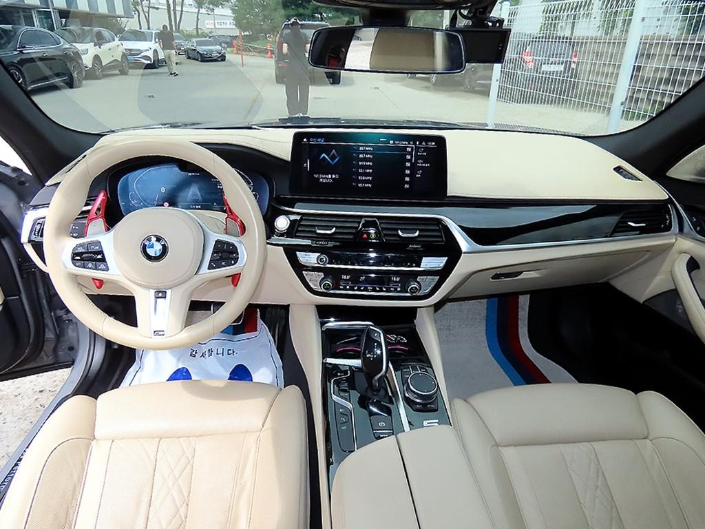 BMW 5-Series, 2021