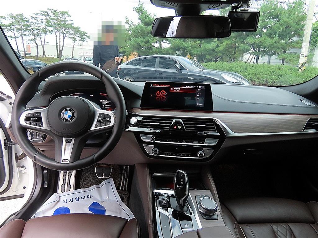 BMW 5-Series, 2020