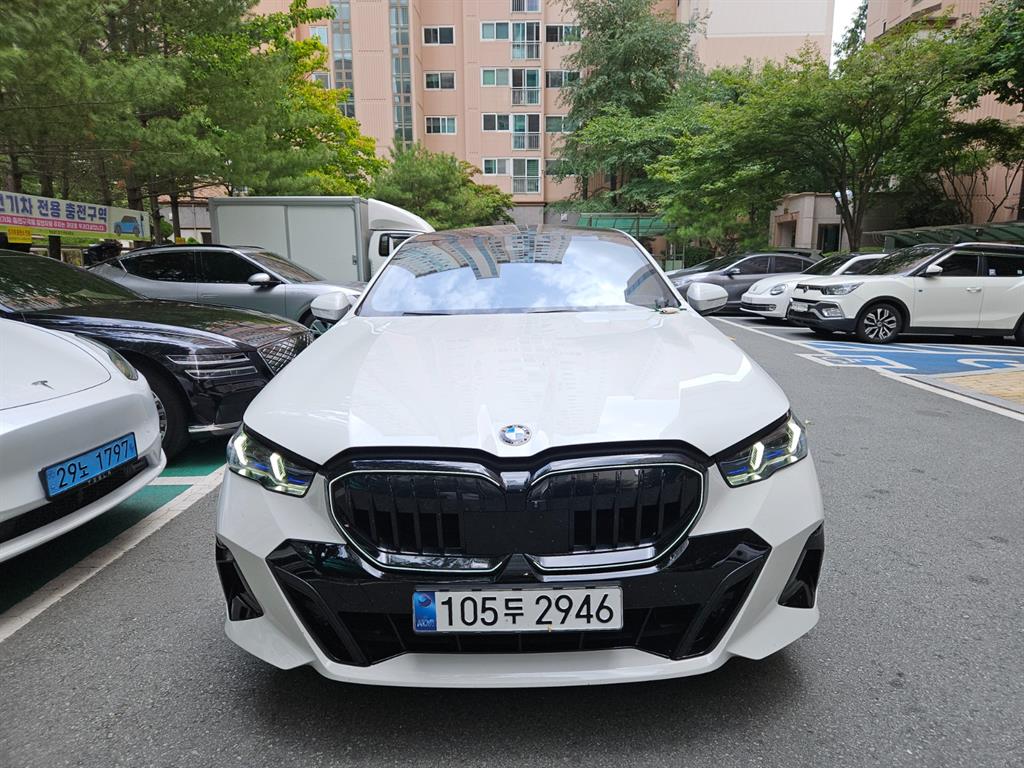 BMW 5-Series, 2025