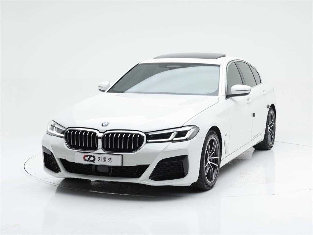 BMW 5-Series, 2022