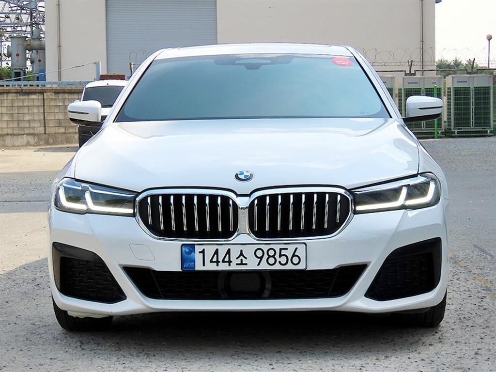 BMW 5-Series, 2022