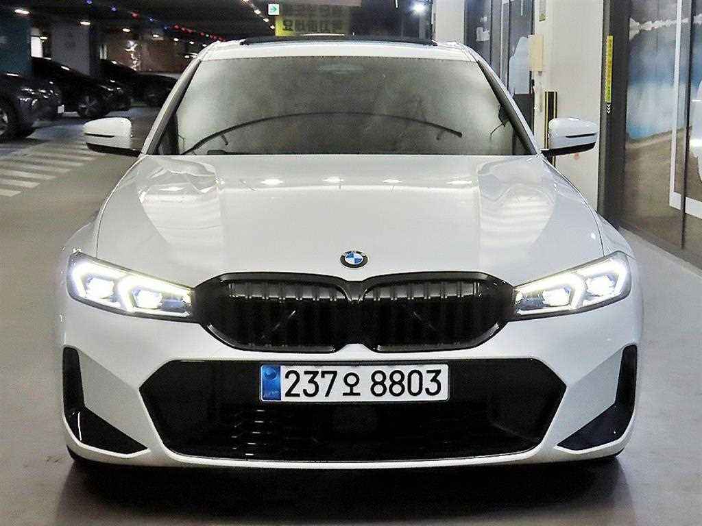 BMW 3-Series, 2023
