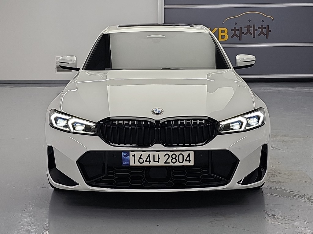 BMW 3-Series, 2023
