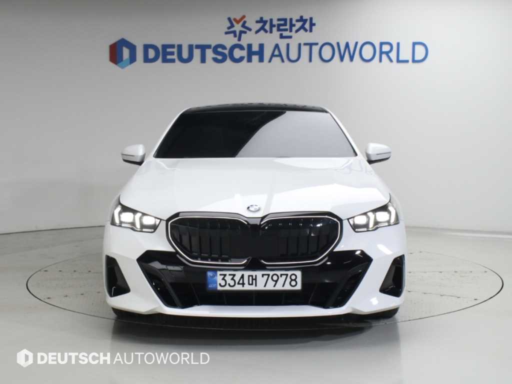 BMW 5-Series, 2025