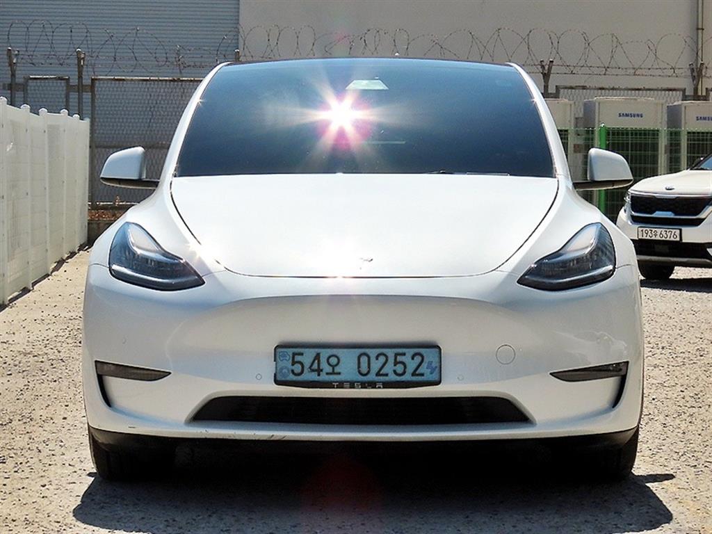 Tesla Model Y, 2021