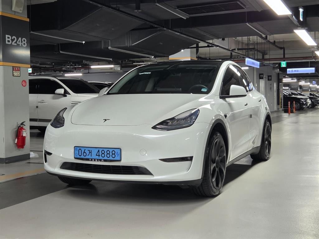 Tesla Model Y, 2021