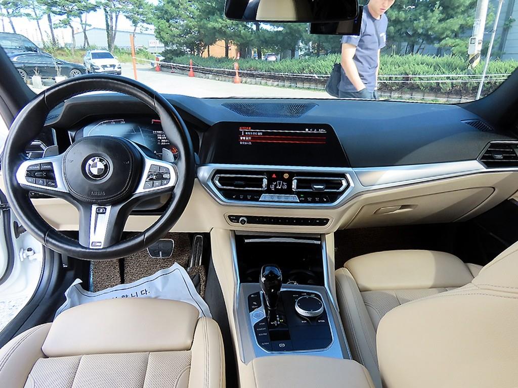 BMW 3-Series, 2021