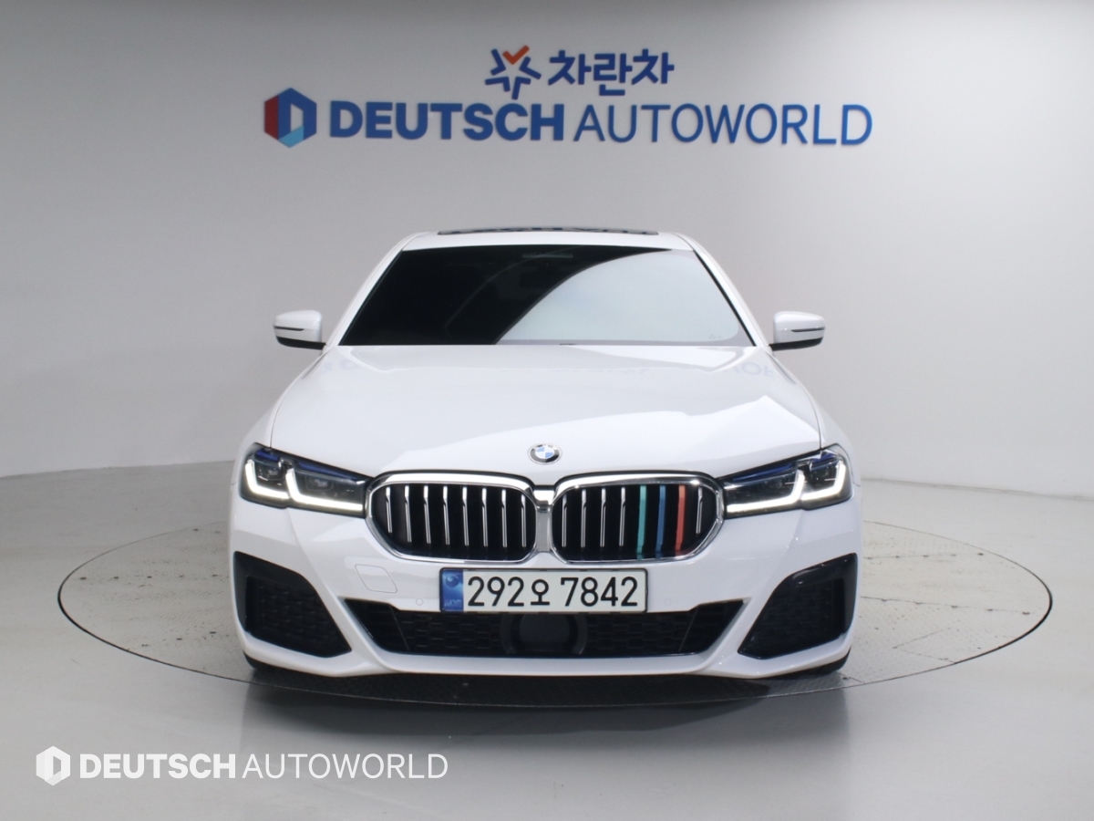 BMW 5-Series, 2022