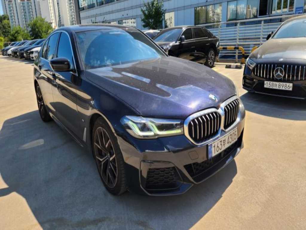 BMW 5-Series, 2022