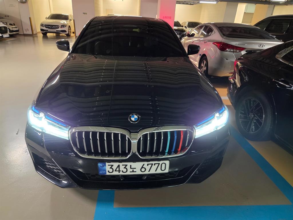 BMW 5-Series, 2022
