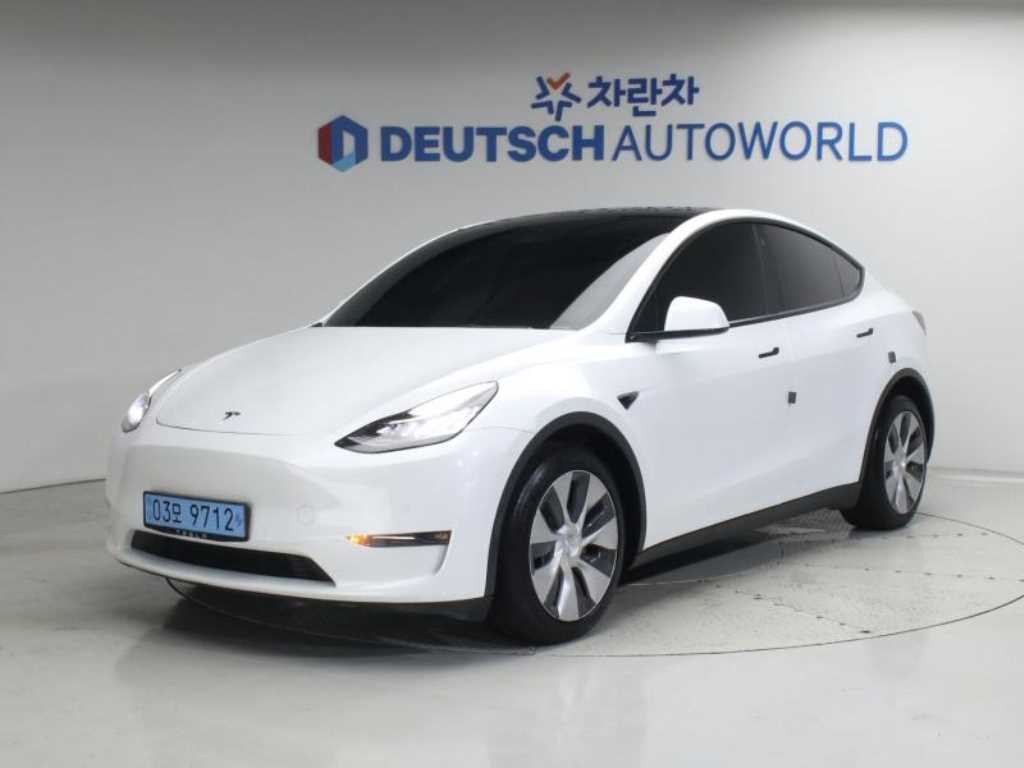 Tesla Model Y, 2022