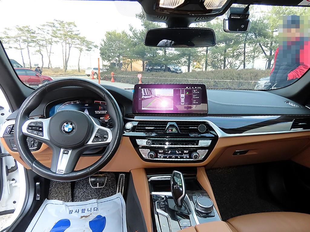 BMW 5-Series, 2021