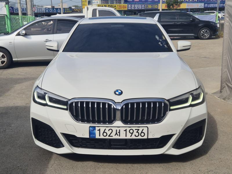 BMW 5-Series, 2022