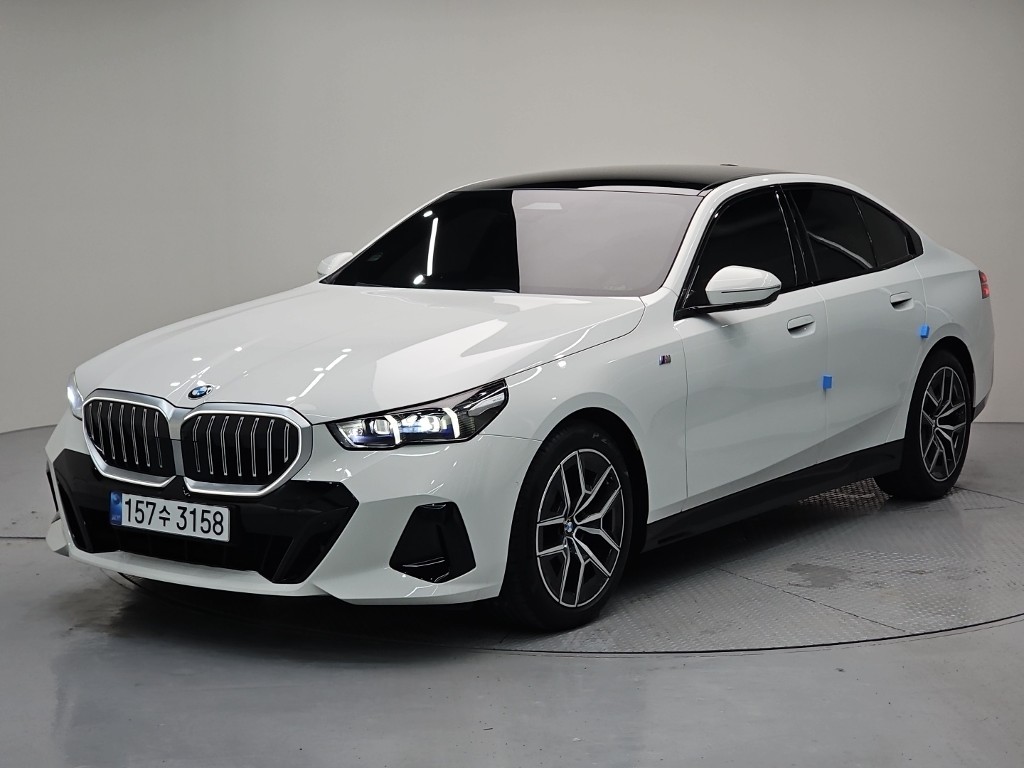 BMW 5-Series, 2025