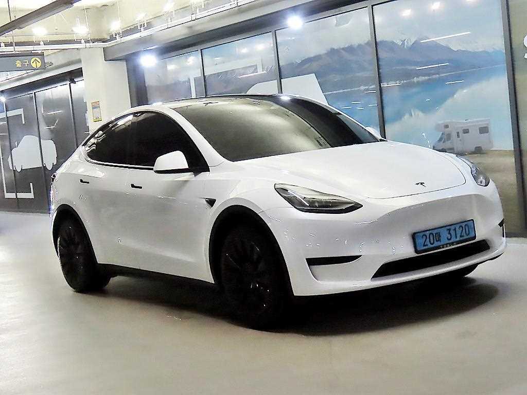 Tesla Model Y, 2024