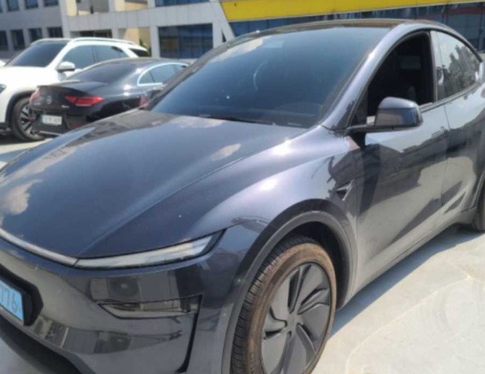 Tesla Model Y, 2026