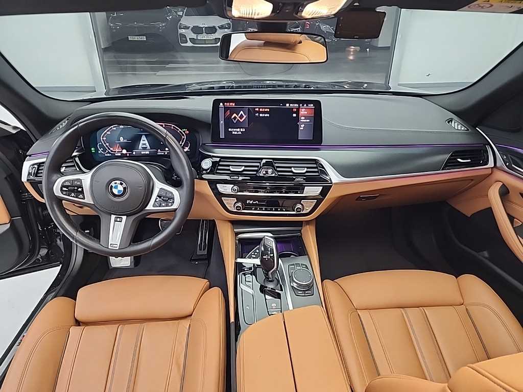 BMW 5-Series, 2022