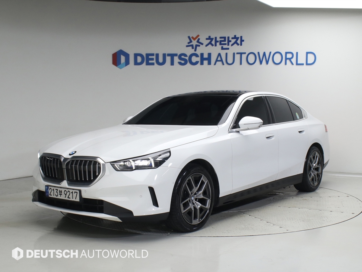 BMW 5-Series, 2025