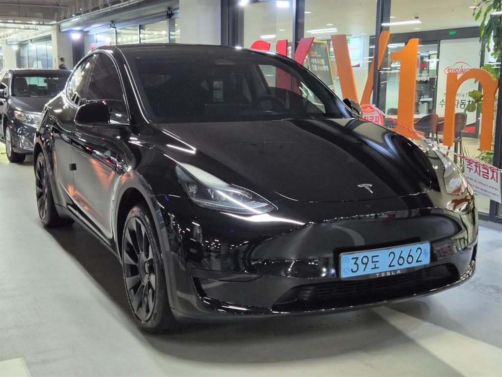 Tesla Model Y, 2023