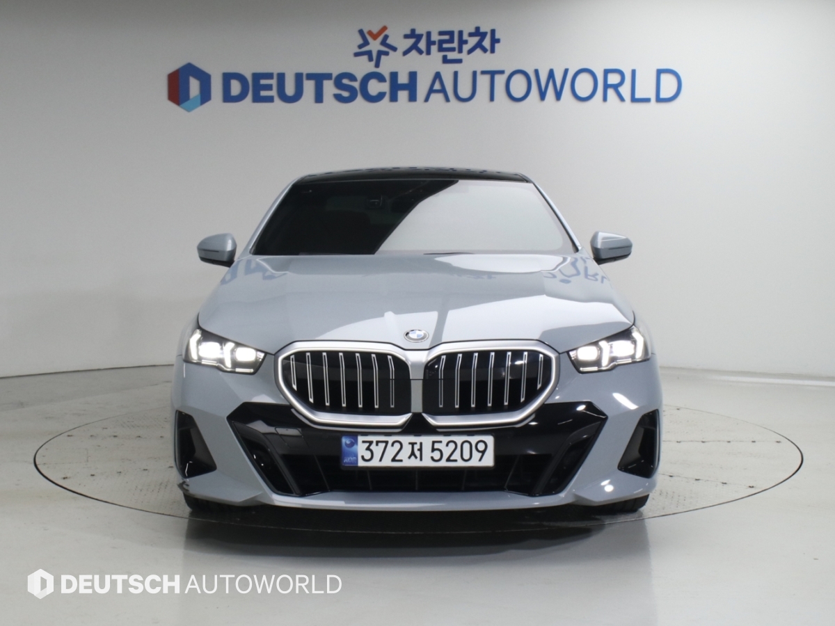 BMW 5-Series, 2024