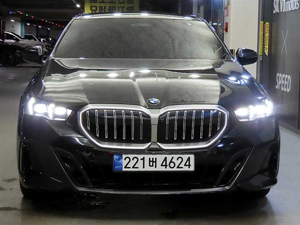 BMW 5-Series, 2023