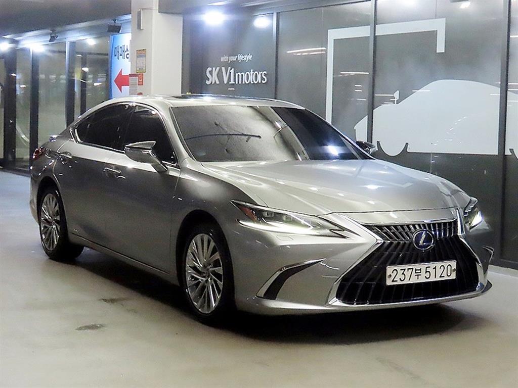 Lexus ES, 2022