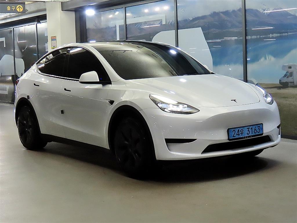 Tesla Model Y, 2024
