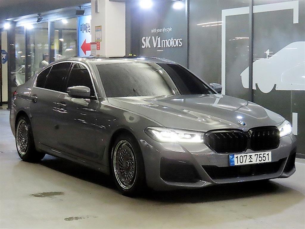 BMW 5-Series, 2022