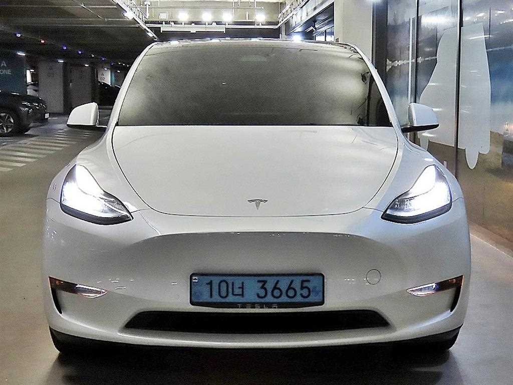 Tesla Model Y, 2021