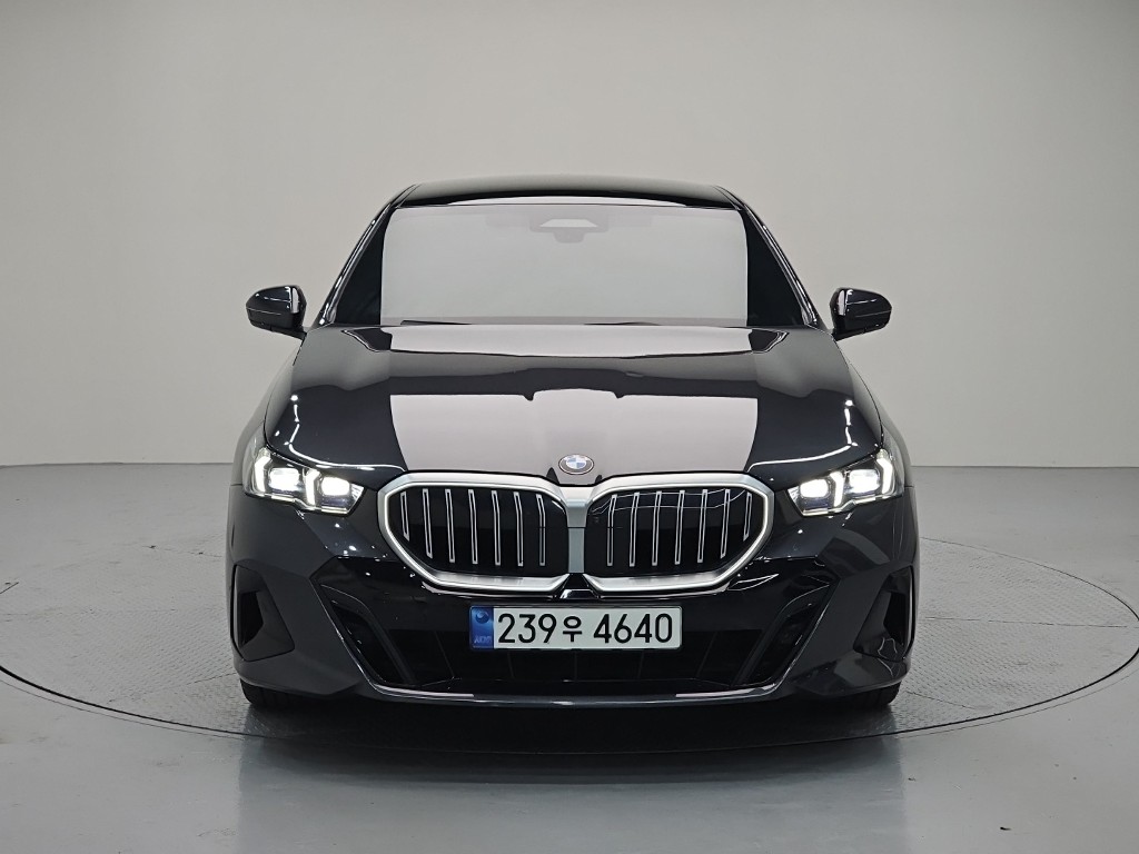BMW 5-Series, 2024